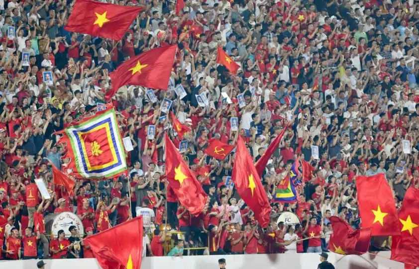 SVĐ Thiên Trường phủ kín sắc đỏ khi ĐT Việt Nam tiếp đón Malaysia SVĐ Thiên Trường phủ kín sắc đỏ khi ĐT Việt Nam tiếp đón Malaysia