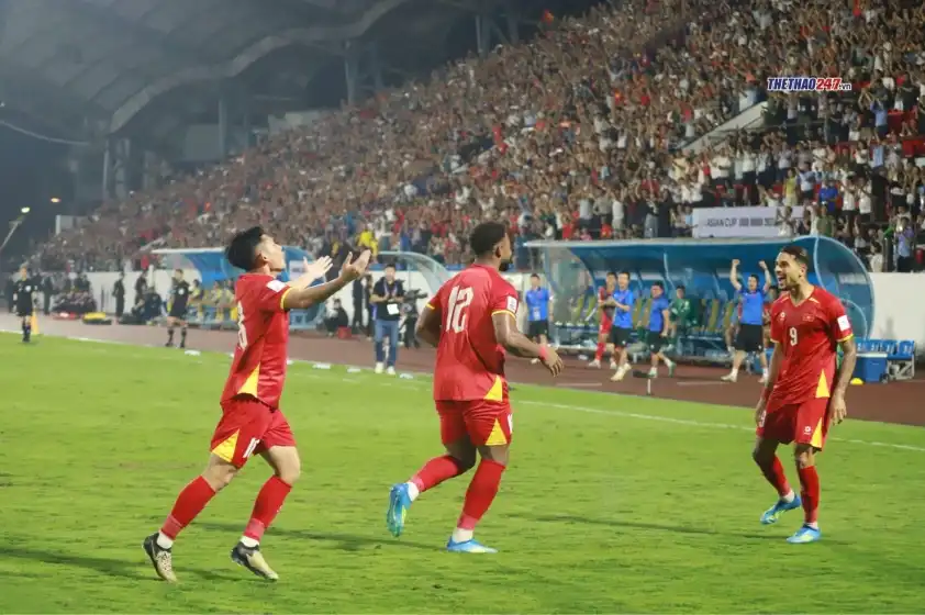 Xuân Son tỏa sáng tại Thiên Trường